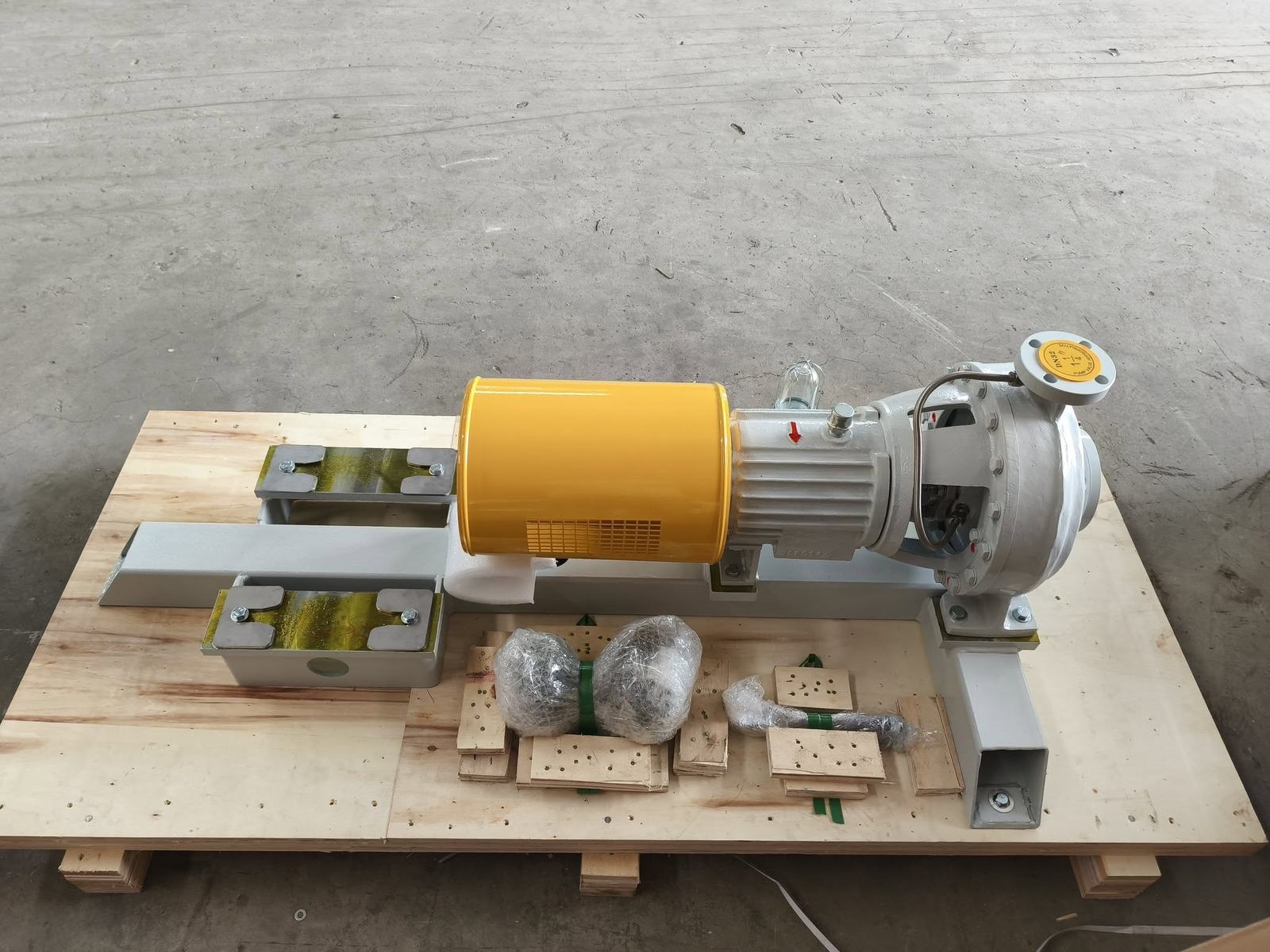 YSM AC ISO 5199 / ISO 2858 process pump crated for export