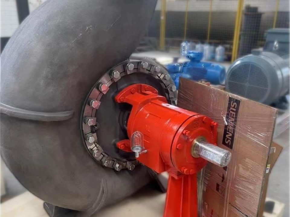 YSM G3175-class heavy-duty process pump in titanium, over 1,200 kg, casing and bearing frame